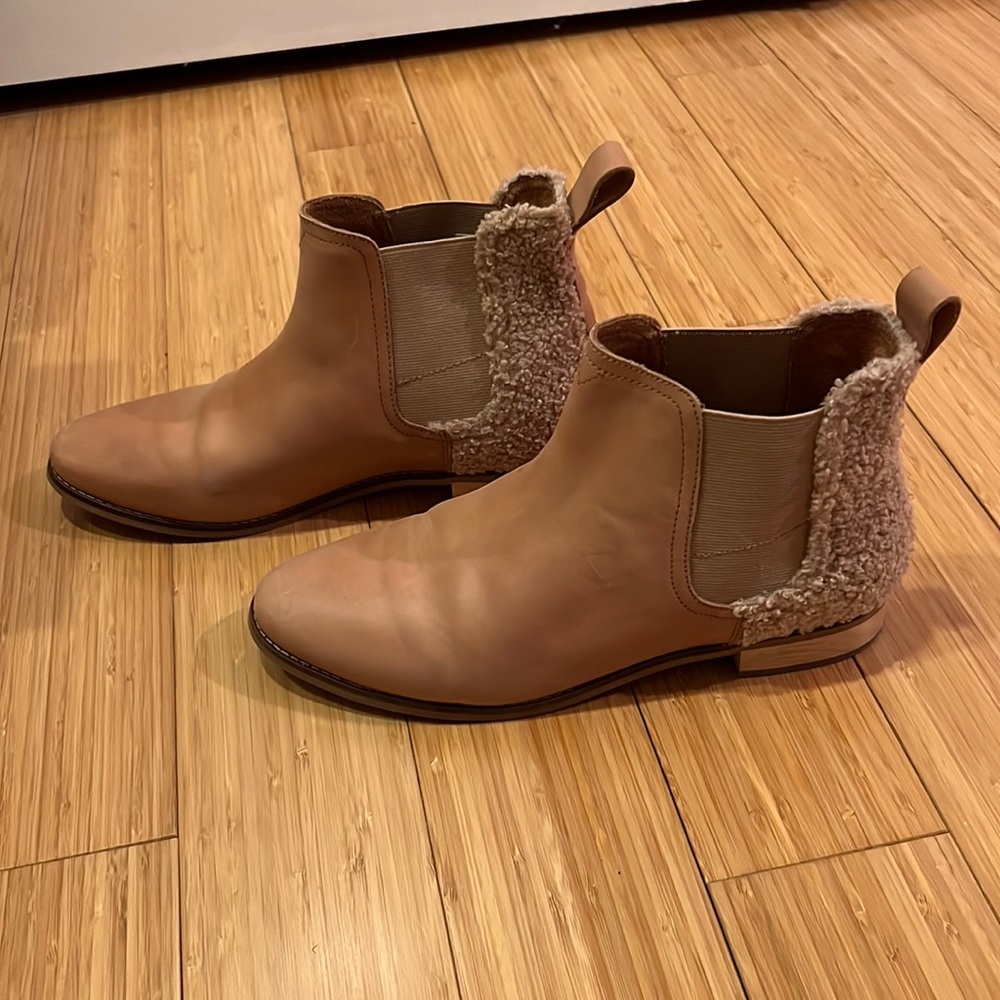 Toms leather and Sherpa Chelsea booties